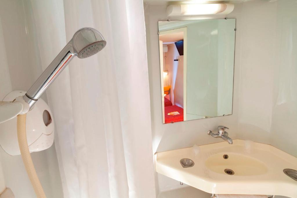 พรีเมียรคลาสคลาสเลอบลคเมสนิล Hotel เลอบล็องเมนิล ภายนอก รูปภาพ