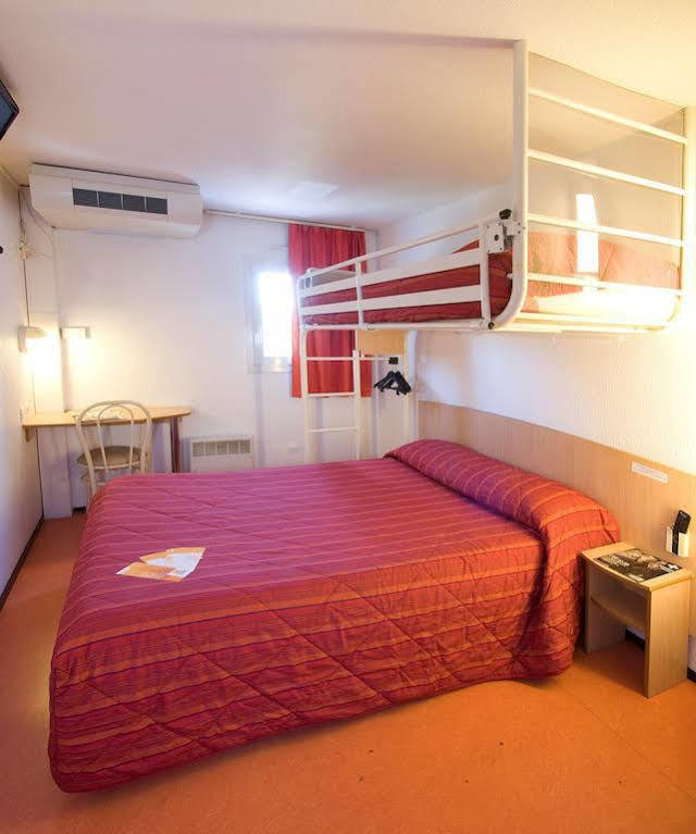พรีเมียรคลาสคลาสเลอบลคเมสนิล Hotel เลอบล็องเมนิล ภายนอก รูปภาพ