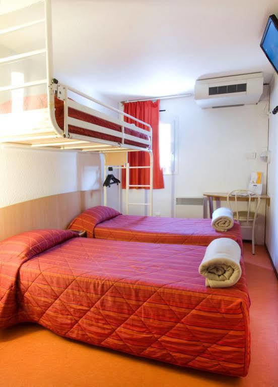 พรีเมียรคลาสคลาสเลอบลคเมสนิล Hotel เลอบล็องเมนิล ภายนอก รูปภาพ