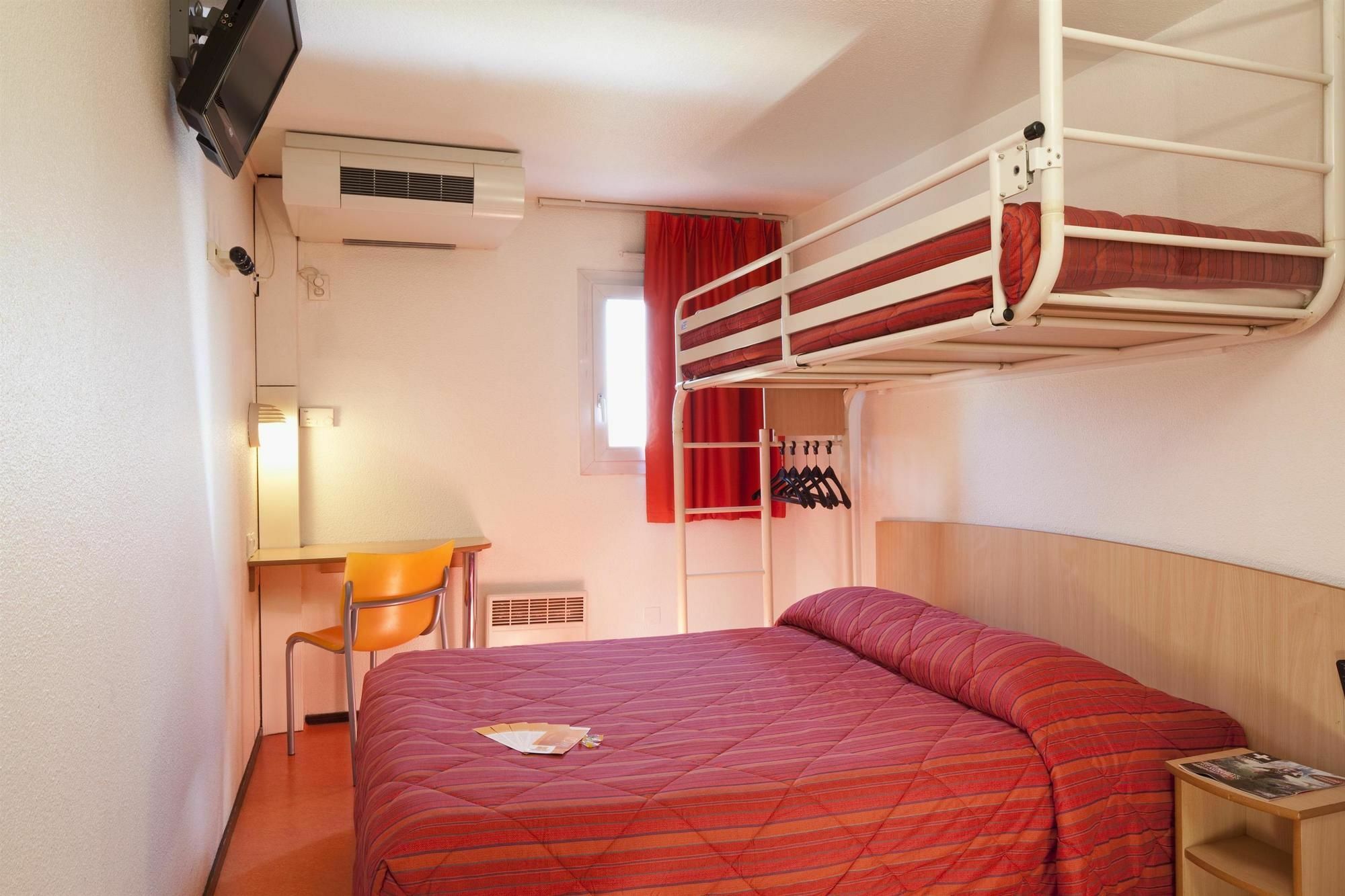 พรีเมียรคลาสคลาสเลอบลคเมสนิล Hotel เลอบล็องเมนิล ภายนอก รูปภาพ